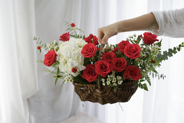 Cách cắm hoa hồng 8/3 đơn giản mà sang trọng