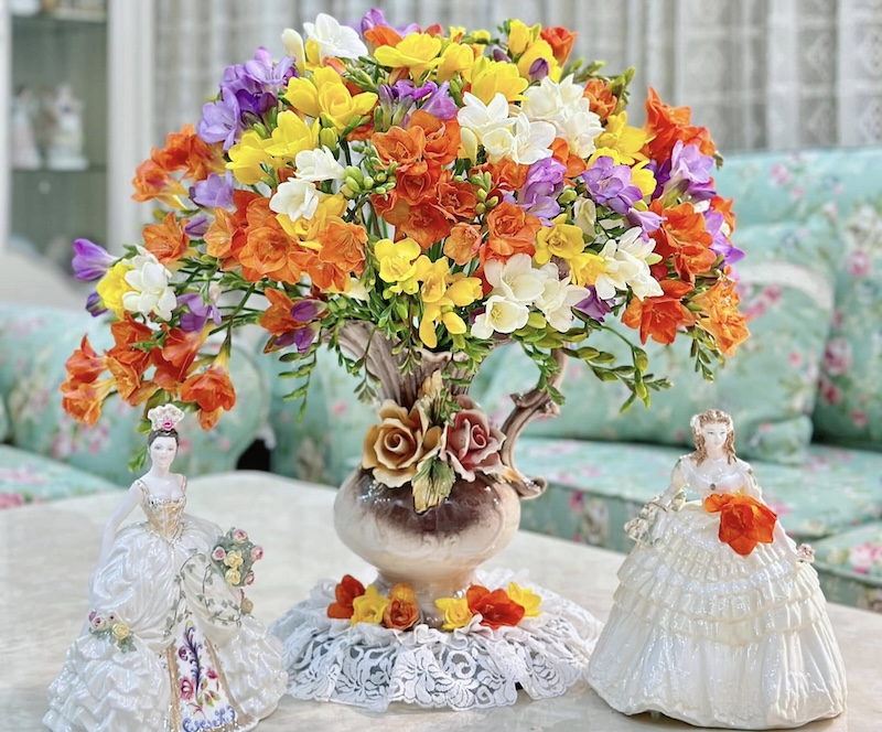 Bình hoa lan tiên rực rỡ