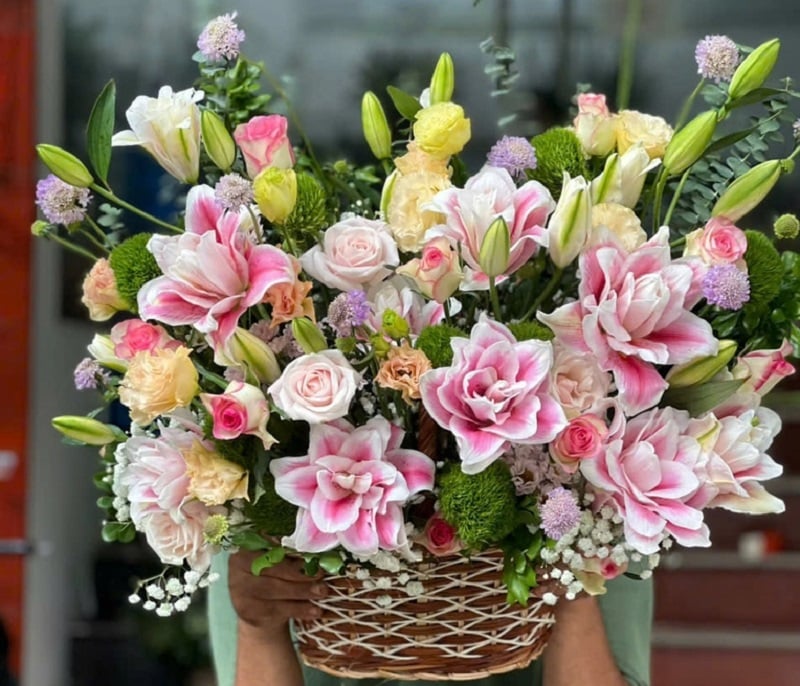 Mẫu giỏ cắm hoa ly bằng mút xốp
