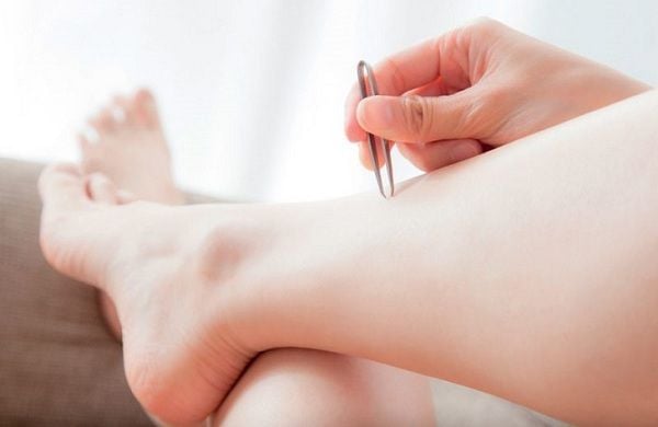 Vì sao không nên nhổ lông chân trong tháng cô hồn?