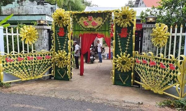 Cổng cưới bằng lá dừa miền Tây