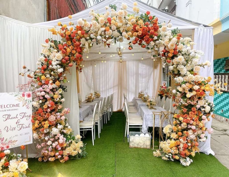 Cổng cưới trang trí hoa hồng