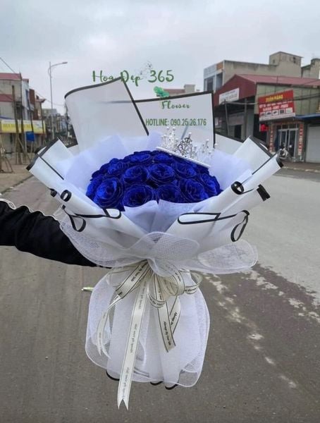 Bó hoa hồng xanh ấn tượng với lời chúc 20/10 cho crush