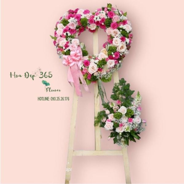 Lẵng hoa khai trương tone hồng trắng với hình dáng trái tim độc đáo tượng trưng cho sự khởi đầu ngọt ngào.