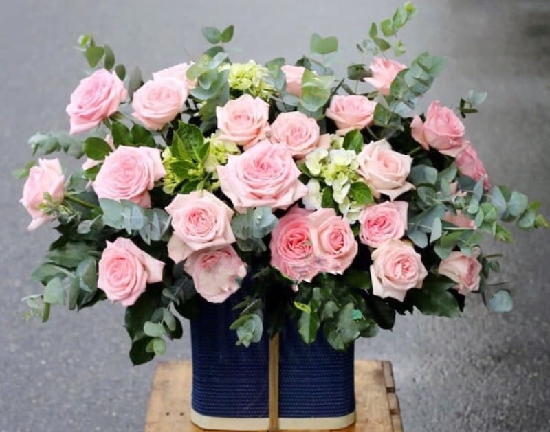 Giỏ Hoa Hồng Tặng Sinh Nhật Để Bàn Lightly - HG28