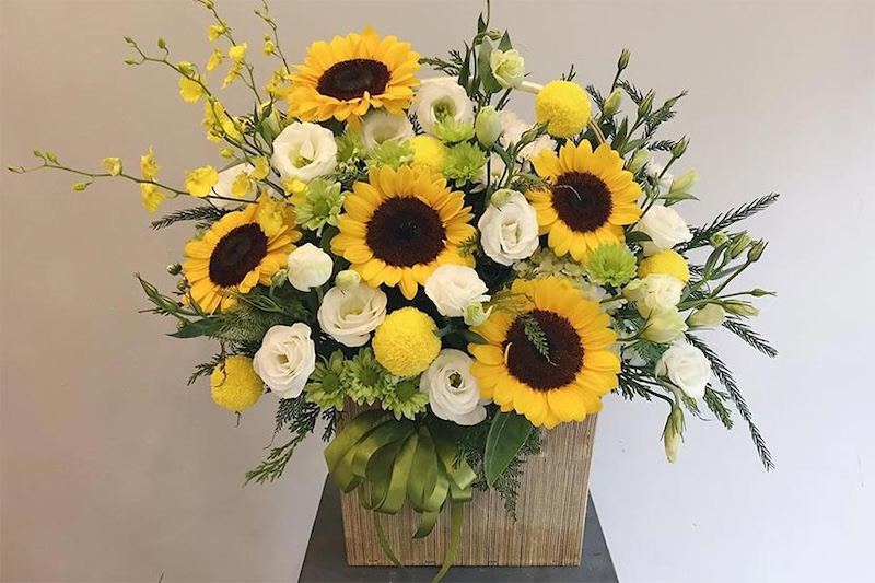 Giỏ hoa hướng dương tặng tốt nghiệp ý nghĩa