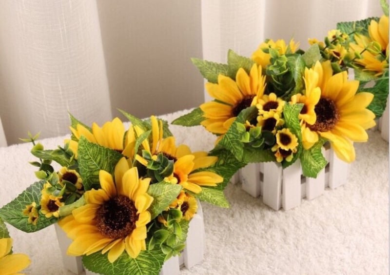 Hoa để bàn tiệc mang năng lượng tích cực