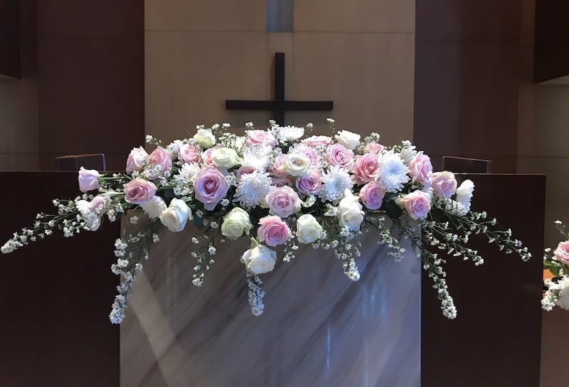 Mẫu hoa để bục phát biểu hình chữ V