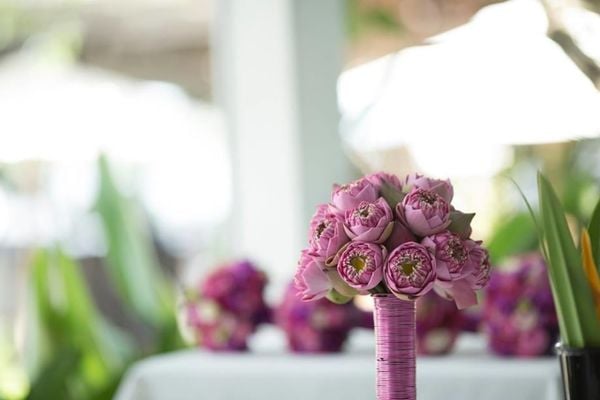 Bó hoa cưới cầm tay đơn giản