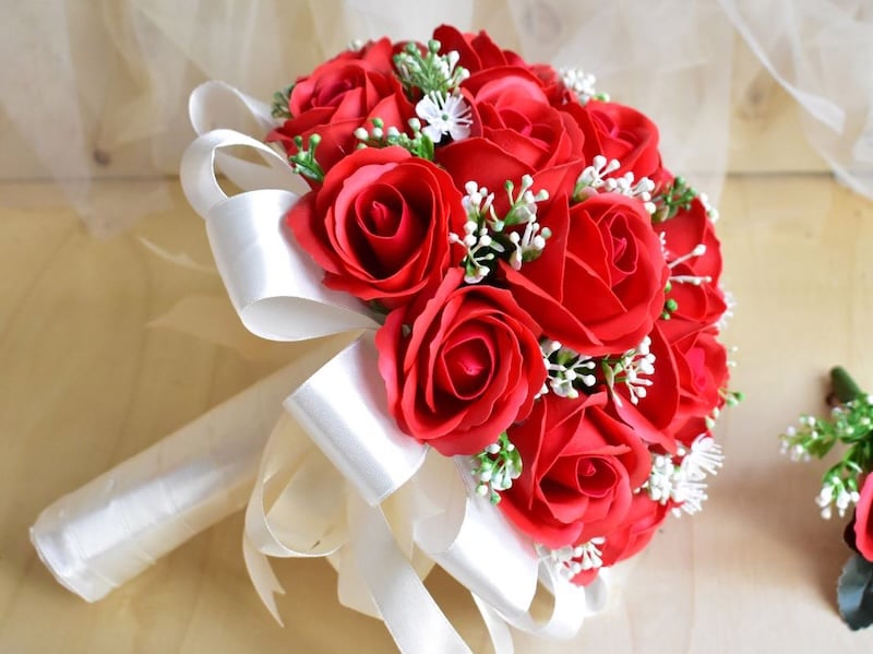Hoa cưới cầm tay sáp thơm bảo quản được lâu