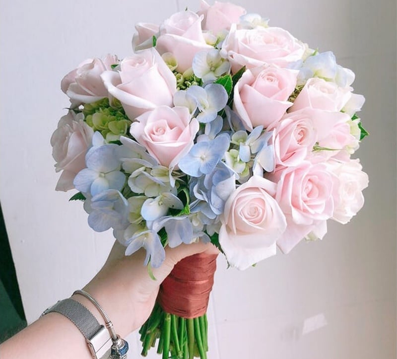 Mẫu hoa cưới cầm tay dáng ngắn