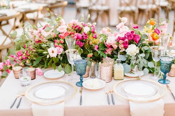 Mẫu hoa cưới để bàn đa sắc màu