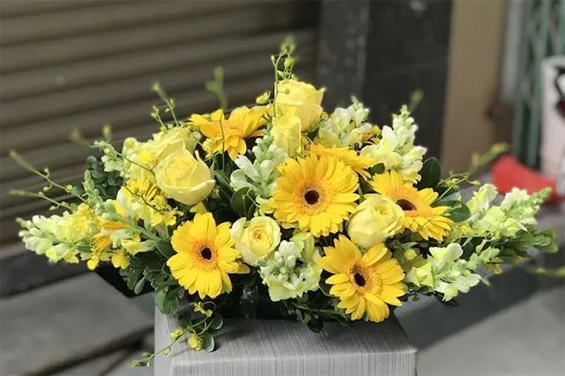 Hoa để bàn hơp hoa hướng dương