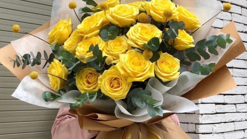 Bó hoa hồng vàng tặng mẹ ấn tượng và ý nghĩa