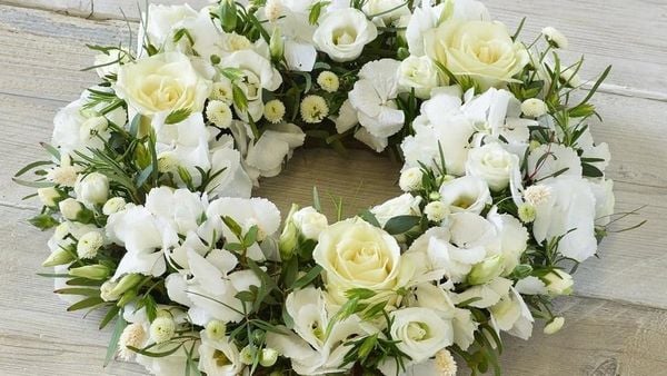 Hoa hồng trắng đám tang luôn được ưu ái trong các lễ viếng