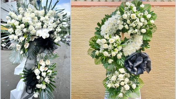 Kệ hoa hồng trắng đám tang hai tầng: Trang trọng, phù hợp đám tang người lớn tuổi.