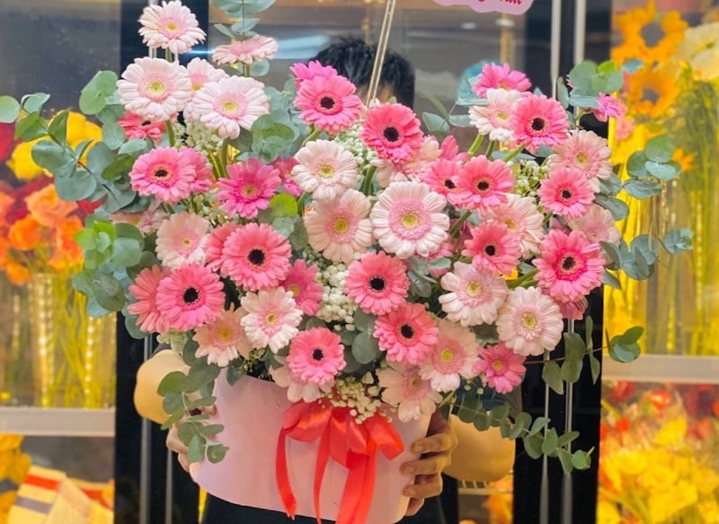 Giỏ hoa đồng tiền tặng sinh nhật vợ yêu