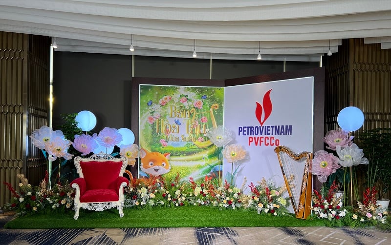 Flosa tư vấn thiết kế sảnh hoa sự kiện trang trọng