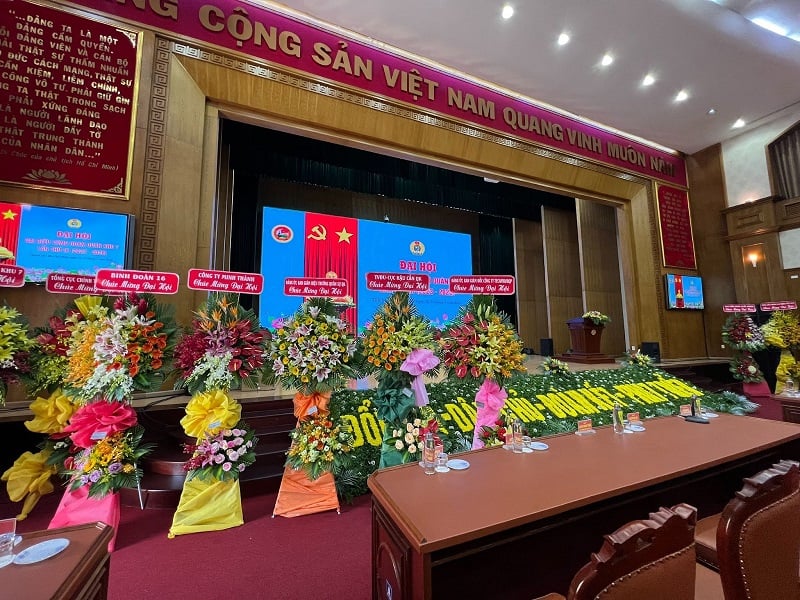 Flosa thiết kế, cung cấp các loại hoa sự kiện trang trọng