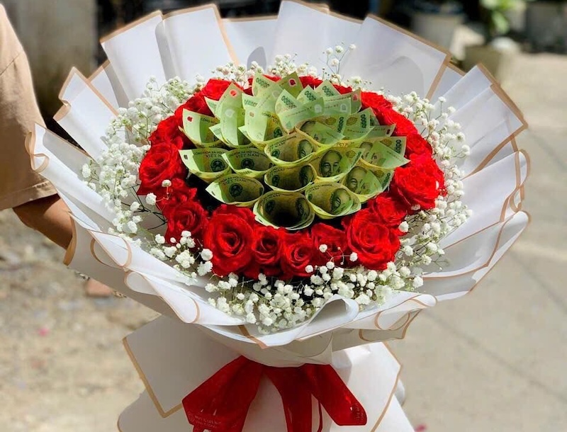 Bó hoa tiền tặng sinh nhật chồng yêu