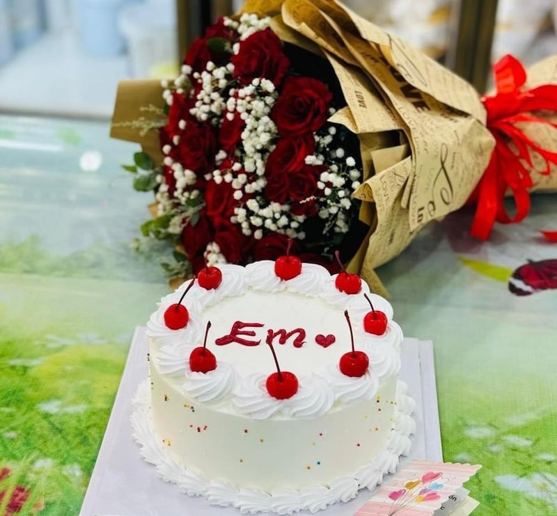 Ảnh hoa hồng và bánh sinh nhật đẹp tặng người yêu say đắm