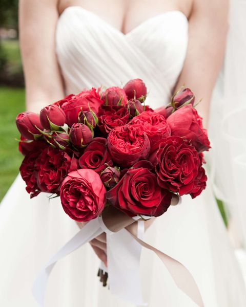 Hoa cưới tone đỏ cổ điển, xinh đẹp, may mắn