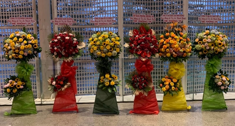 Lẵng hoa khai trương được thiết kế bởi Flosa