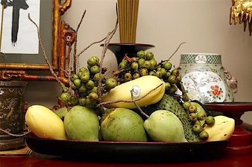 Mâm ngũ quả  ở miền Nam mang ý nghĩa  “Cầu sung dừa đủ xài”