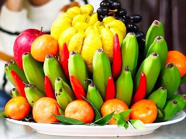 Ở miền Trung và miền Bắc, mâm ngũ quả tượng trưng cho ngũ hành Kim, Mộc, Thuỷ, Hoả, Thổ
