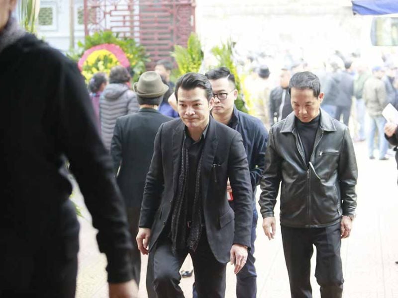 Trang phục đi viếng đám tang miền Bắc: trắng - đen là hai màu phổ biến
