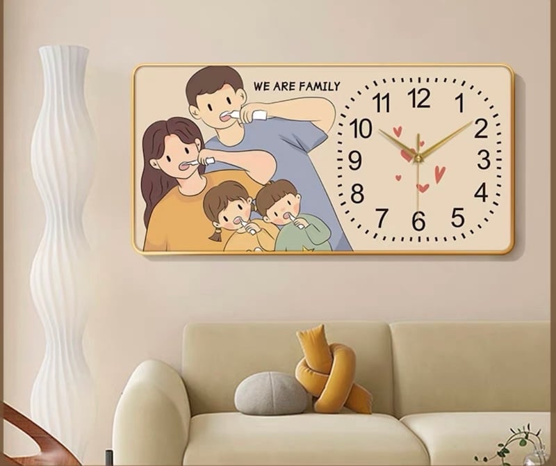 Đồng hồ treo tường có ảnh các con troll