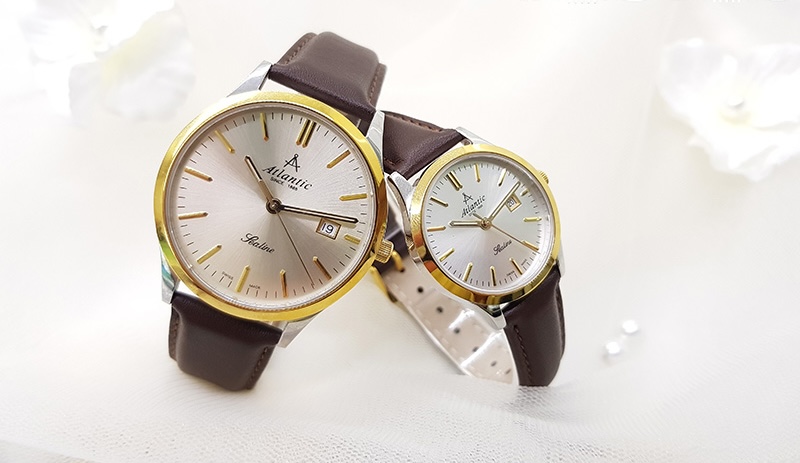 Đồng hồ đeo tay thanh lịch được khắc chữ ý nghĩa