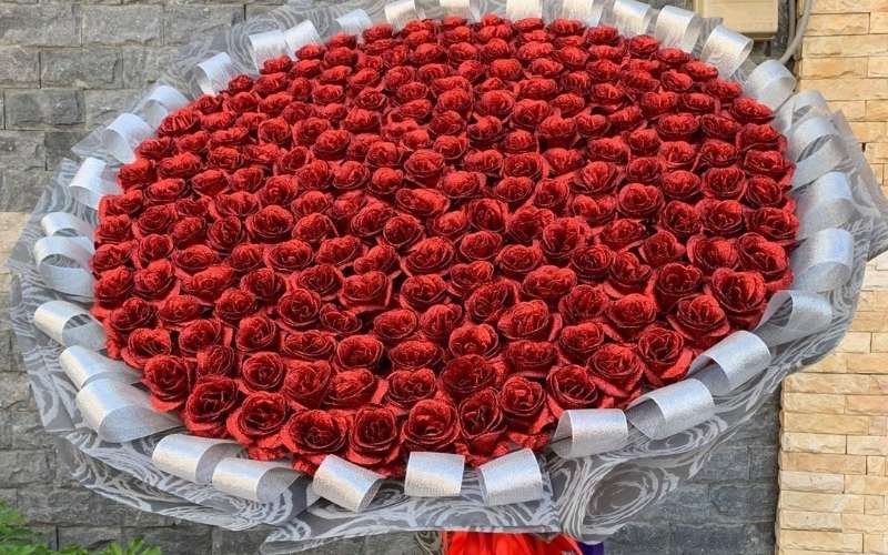 Hoa chúc mừng thường sẽ được thấy với nhiều màu sắc rực rỡ