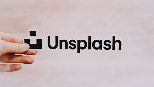 Unplash là trang web tải ảnh hoa sinh nhật đẹp miễn phí và full HD hàng đầu hiện nay