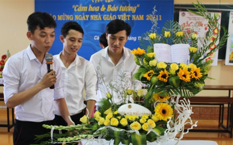 Thuyết trình cắm hoa 20-11 hình chữ S