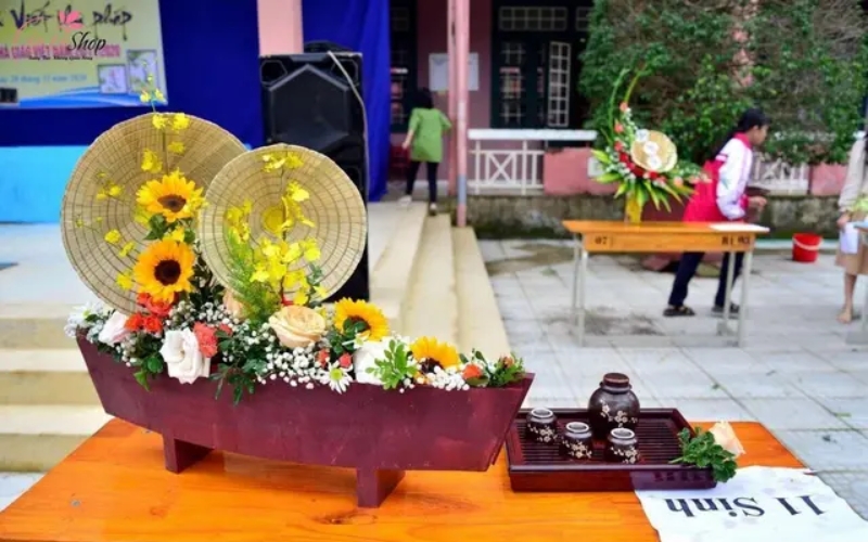 Mẫu thuyết trình cắm hoa chủ đề Tri ân người lái đò