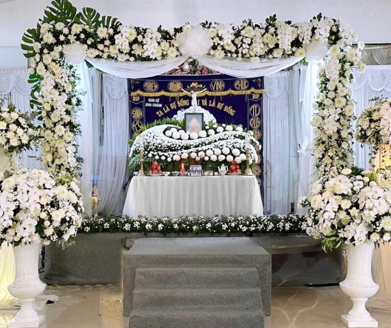 Các vật dụng cần chuẩn bị đầy đủ để trang trí bàn thờ đám tang