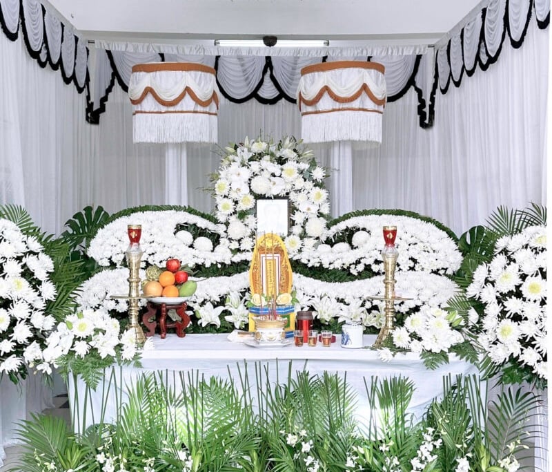 Các loại hoa thường dùng và ý nghĩa của hoa trên bàn thờ đám tang