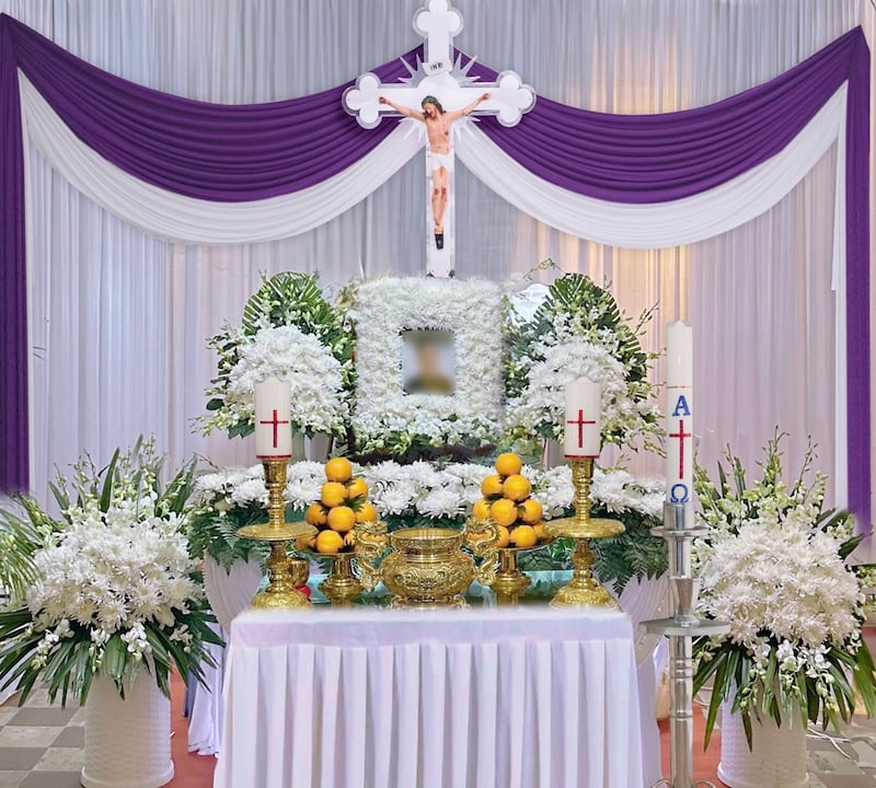 Cách trang trí bàn thờ đám tang theo nghi thức Công Giáo trang nghiêm