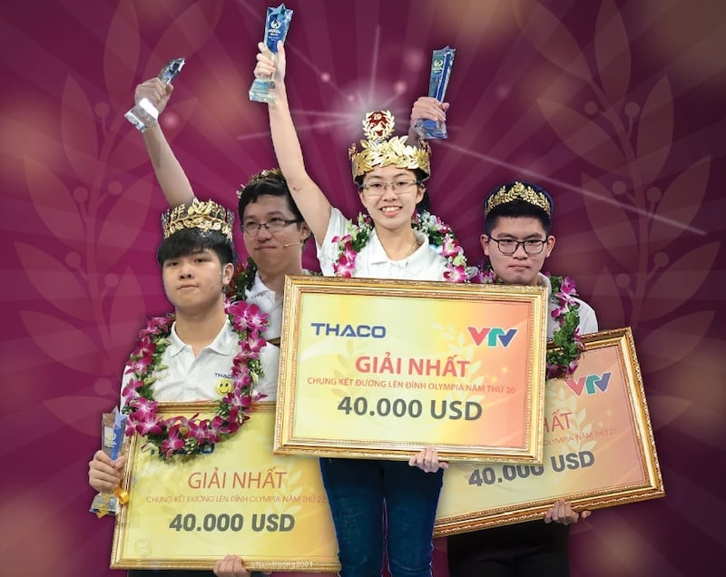 Vòng hoa đeo cổ lan hồ điệp tím vinh danh thí sinh chiến thắng