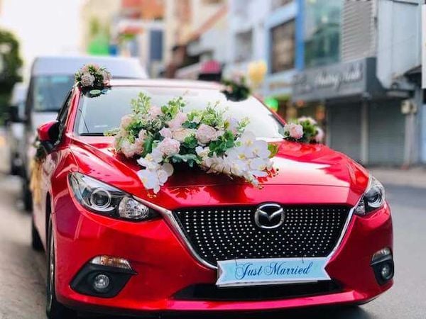 Một mẫu trang trí xe hoa truyền thống được khá nhiều cặp đôi lựa chọn.