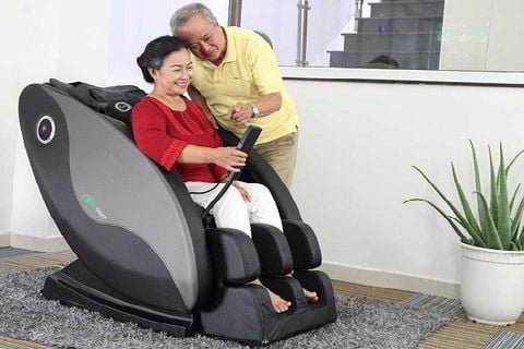 Lợi ích của ghế massage với sức khỏe người cao tuổi