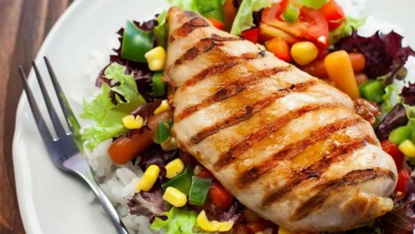 Ức gà làm gì ngon áp chảo