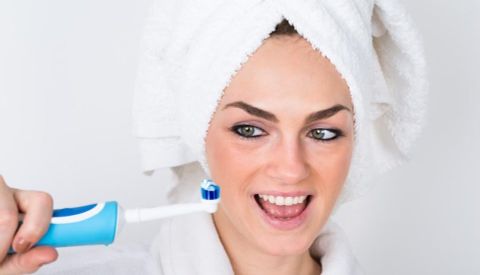 Hướng dẫn vệ sinh bàn chải đánh răng điện bị mốc và cách bảo quản