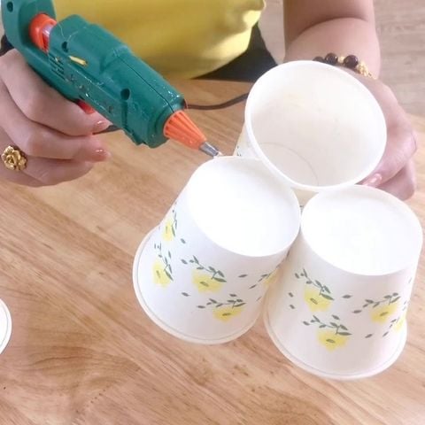 Những Cách Làm Đèn Từ Ly Giấy Siêu Đơn Giản Và Đẹp Mắt