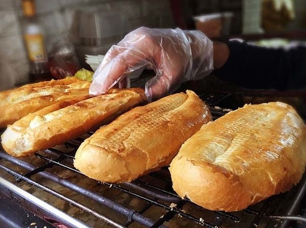 Cách Làm Bánh Mì Nướng Muối Ớt Siêu Ngon