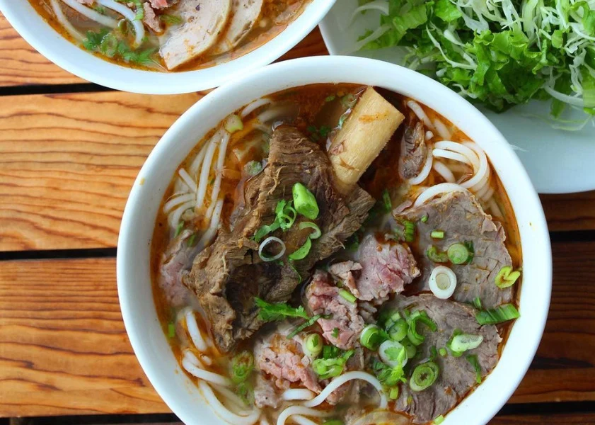 Một tô bún bò bao nhiêu calo? Ăn bún bò có mập không, cách ăn bún bò không mập