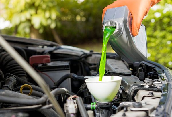 Nước làm mát ô tô bao lâu phải thay? Cách kiểm tra và thay nước chuẩn nhất