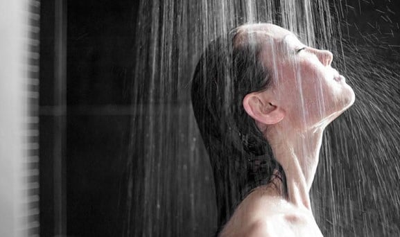 Có nên tắm nước lạnh ngay sau khi luyện tập thể thao?