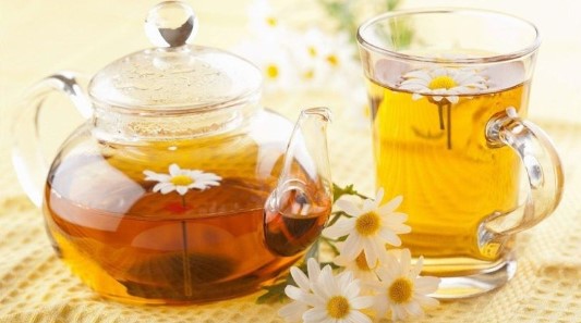 Tác hại của trà hoa cúc và các đối tượng không nên sử dụng